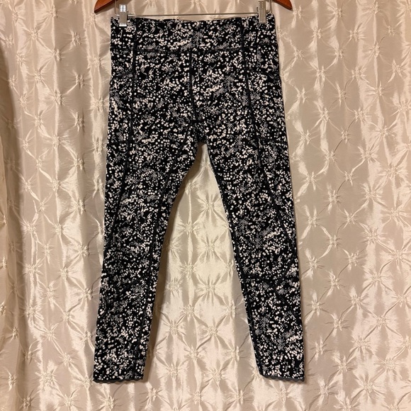 Lululemon Tight Stuff Tight II *25" Chirasu Black White Leggings - Picture 4 of 14